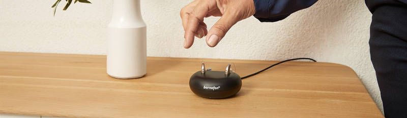 Cambia los audífonos de pilas por audífonos recargables